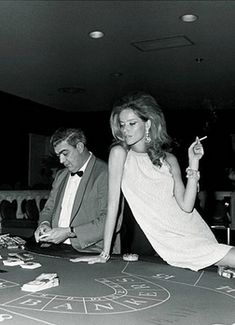 Veruschka, photo by Franco Rubartelli, Paris Vogue, 1967 Franco Rubartelli, 1967 Fashion, Mafia Wives, 007 Casino Royale, Old Vegas, Paris Vogue, Jerry Hall, Jean Shrimpton, Mode Editorials