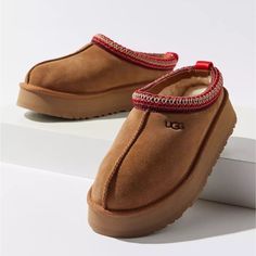 Ugg Tazz Platform Slipper In Chestnut. Women’s Size 10 Worn A Couple Times. Normal Matting To Insoles, Suede Is In Very Good Condition. No Box. Firm Price. Designer Snow Boots, Australian Boots, Ankle Snow Boots, Sheepskin Slippers, Winter Chic, Outdoor Slippers, Warm Slippers, Slippers Cozy, Platform Slippers