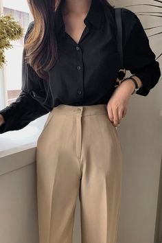 Female Styles Outfits, Summer Outfits For Office Women, Korean Shirts Women, Shirt And Pants Women, Formal Clothes Women, Casual Clothes Aesthetic, Korean Wear, Black Shirt Women, Korean T Shirt