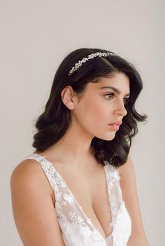 Short Wedding Hair With Headband, Wedding Hairstyles With Hairband, Wedding Hair Hairband, Ball Hair And Makeup, Nicaragua Wedding, Hair Engagement, Bridal Hairband, Crystal Hair Band, Bridal Hair Bands