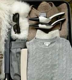 Book Reading, Oui Oui, Winter Aesthetic, Mode Inspo, Winter Days, Gilmore Girls, New Yorker, Mocha, Winter Fashion