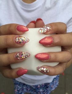 Red Pink Gold Nails, Pink With Gold Glitter Nails, Trendy Nails Glitter, Smink Inspiration, Cute Gel Nails, Hair Skin Nails, Manicure Y Pedicure