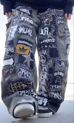 Baggy Patch Pants, Baggy Crust Pants, Crust Pants Patches, Crust Pants Ideas, Crust Pants Patch Ideas, Punk Pants Diy, Grindcore Aesthetic, Crust Punk Style