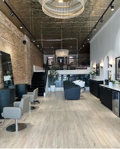 Industrial Chic Salon, Spa Room Organization Ideas, Loft Salon Ideas, Warehouse Salon Design, Backwash Ideas Salon, Salon Suite Aesthetic, Salon Interior Design Black, Unisex Salon Interior Design, Salon Flooring Ideas