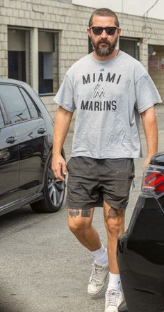 Shia Lebouf Fashion, How To Style Shorts Men, Shia Labeouf Outfits, Vans Slip On Outfit Men, Normcore Men, Shia Labeouf Style, Normcore Outfits, Stocky Men, Normcore Fashion