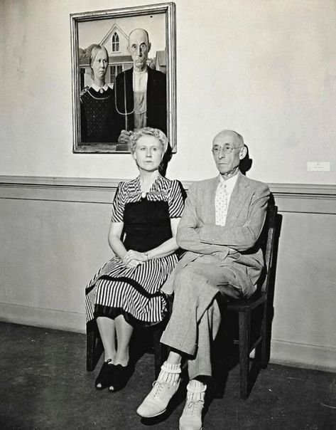 Nan Wood Graham And Dr. Byron Mckeeby Pictured In 1942 Recreating Their Original Poses For The Iconic ‘American Gothic’. She Was The Painter’s Sister, And He Was Their Dentist Grant Wood American Gothic, Wow Photo, Grant Wood, Avant Garde Artists, Most Famous Paintings, Gothic Models, American Gothic, History Photos, Art Institute Of Chicago