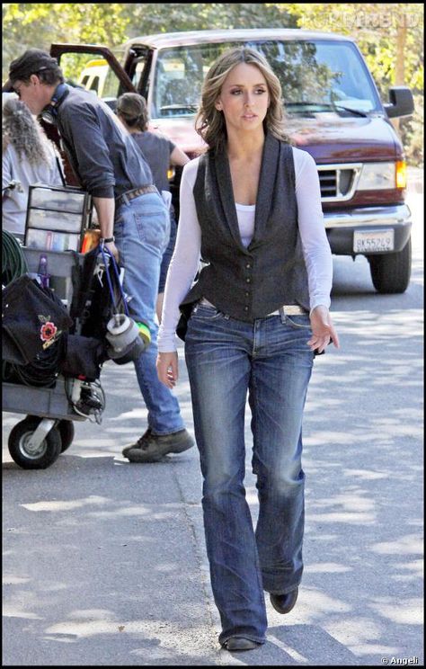 #ghostwhisperer #jimclancy #Melindagordon #davidconrad #tvshow #jenniferlovehewitt Ghost Whisperer Outfits, Melinda Gordon Outfits, Ghost Whisperer Style, Melinda Gordon, Ghost Whisperer, Digital Closet, Jennifer Love Hewitt, Jennifer Love, Boys Set