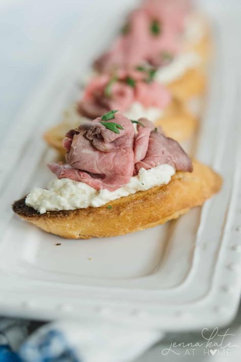 These crostini are the perfect way to use up leftover roast beef or also just a quick holiday appetizer (that's also elegant!) using deli sliced roast beef. The horseradish cream is a simple touch that really makes a difference in the taste! Roast Beef Sandwich Appetizer, Roast Beef Crostini With Horseradish Cream, Roast Beef And Horseradish Roll Ups, Roast Beef Deli Recipes, Beef Horseradish Appetizer, Roast Beef Bruschetta, Crustini Appetizers Roast Beef, Roast Beef Crostini With Horseradish, Roast Beef Appetizers Horseradish