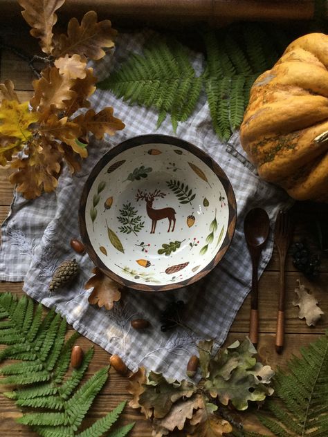 Forest Pottery Painting, Nature Pottery Painting Ideas, Autumn Pottery Painting, Autumn Pottery, Fall Dinnerware, Coffee Mug Crafts, Painted Ceramic Plates, Clay Plates, Mug Crafts