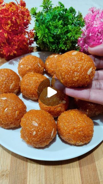 Mathi Recipe, Laddu Recipe Indian Sweets, Easy Indian Sweet Recipes, Laddu Recipe, Orange Food, Festival Food, Easy Dessert Recipes Quick, Orange Food Coloring, Gram Flour