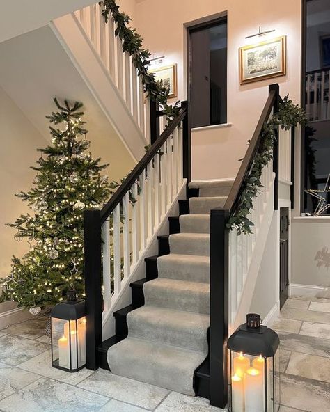 Hallway Ideas Central Staircase, Black And Neutral Staircase, Black And White Hall Stairs And Landing, Black White Hallway, Black Staircase With Runner, Hall And Stairs Decorating Ideas, Stair Case Ideas, Stair Hallway Decor, Black And White Staircase