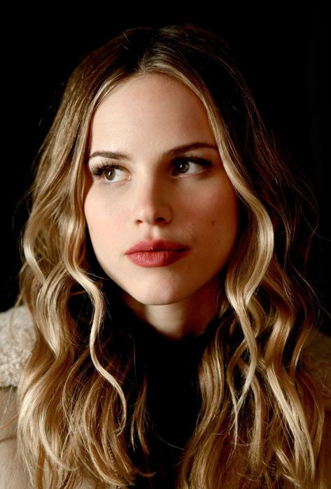 Halston Sage, Character Inspiration Male, Girl Icons, Portrait Art, Face Claims, Woman Face, Maquillaje De Ojos, Celebrities Female, Girl Power