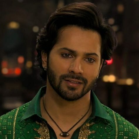 Varun Dhawan Kalank, Srk Photo, Pretty Indians, Varun Dawan, Varun Dhawan Photos, Bollywood Aesthetic, Bridal Hair Buns, Varun Dhawan, Boy Photography Poses