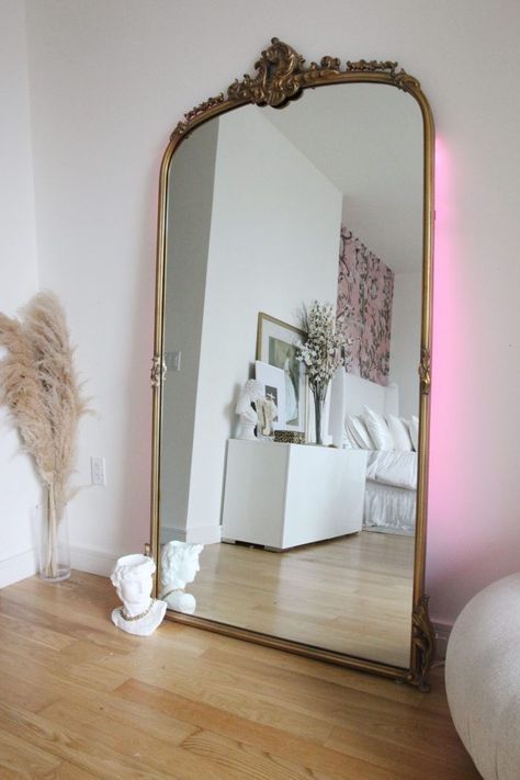 Gold Mirror Living Room, Gold Full Length Mirror, Classic Homes, Golden Mirror, Flat Decor, Big Mirror, Living Room Mirrors, Length Mirror, Full Length Mirror