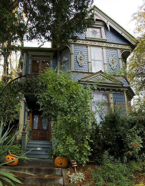 Victorian House, Portland, Oregon via www.bluepueblo.tumblr.com Pretty Houses, Victorian Architecture, Painted Ladies, This Old House, Victorian Houses, Cute House, Victorian House, Old Homes, House Goals