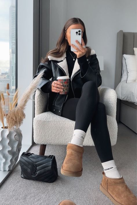 Shop Socks - White and other curated products on LTK, the easiest way to shop everything from your favorite creators. Trendy Outfits Winter, Winter Fashion Outfits Casual, Cold Outfits, Corporate Outfits, Causual Outfits, Cute Fall Outfits, Autumn Outfit, Outfit Inspo Fall, Winter Fashion Outfits