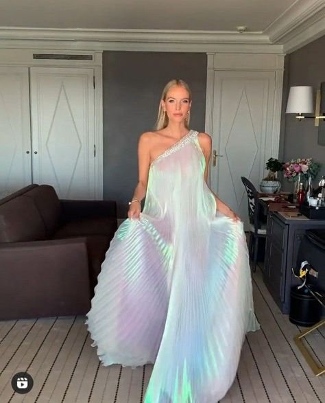 Iridescent Wedding Dress, Core Fashion, Iridescent Dress, Mermaid Core, Nature Tattoo, Aesthetic Nails, Makeup Clothes, Nails Makeup, Mermaid Theme