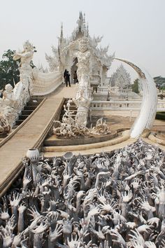 Wat Rong Khun, better known as the White Temple, is a Buddhist temple in Thailand that looks like it was placed on earth by a god. White Temple Thailand, Wat Rong Khun, Temple Thailand, White Temple, Nature Architecture, Chiang Rai, Buddhist Temple, Chiang Mai, Thailand Travel