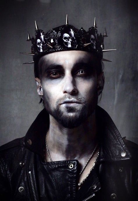 Spiked Crown, Hades Costume, King Crowns, Book Pic, Elf Rogue, Crown Costume, Maquillage Halloween Simple, Queen Crowns, Demon Makeup