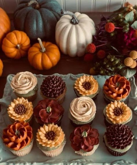 Läcker Mat, Fall Treats, Halloween Cupcakes, Fall Party, Fall Baking, Baby Shower Fall, Fall Baby, Fall Desserts, Cupcakes Decoration