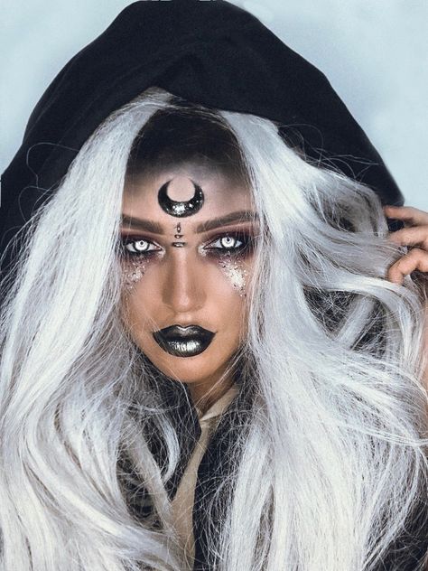 Witchy Make Up Ideas, Pirate Witch Makeup, White Witch Costume Ideas, Witch Goddess Costume, Halloween Costumes White Hair, Witch Costume 2023, Winter Witch Makeup, Festival Witch Outfit, Posessed Makeup Halloween