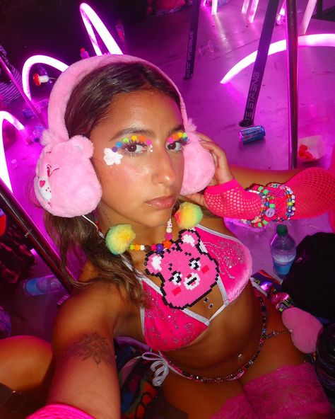 care bears at edc 💓💜💓 It truly was a magical experience, one of the biggest reminders to always spread love :’) Carebear Rave Outfit, Care Bear Rave Outfit, Teddy Bear Rave Outfit, Escape Rave Outfits, Escape Rave, Hard Summer Outfit, Whomp Whomp, Rave Theme, Performing Outfits