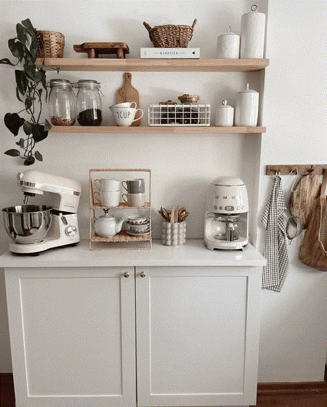 Koffie Stations, Modern Coffee Bar Ideas, Coffee Bar In Kitchen, Coffee Bar Styling, Corner Coffee Bar, Home Coffee Bar Ideas, Modern Coffee Bar, Bar In Kitchen, Coffee Inspiration