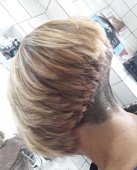 Shaved Inverted Bob, Short Hair Back View Neckline, Shaved Nape Bob, Youthful Haircuts, Concave Bob Hairstyles, Haircut Summer, Hair Beach Waves, Stacked Haircut, Reverse Bob