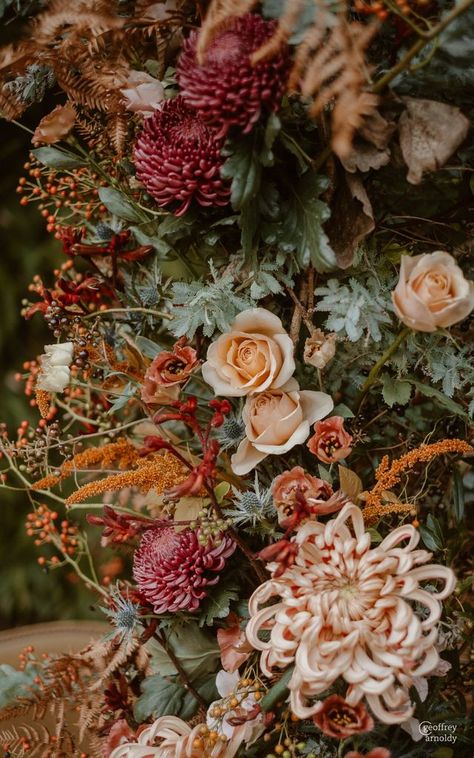 Autumn Tale, Fall Wedding Tables, Fall Wedding Flowers, Destination Wedding Planning, Book Wedding, Garland Wedding, Wedding Arrangements, Wedding Flower Arrangements, October Wedding