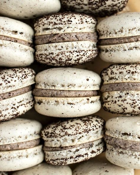 Cream Macarons, French Macaroon Recipes, French Macarons Recipe, Oreo Buttercream, French Cookies, Chocolate Macaroons, Macaroon Cookies, Macaron Flavors, Macaron Cookies