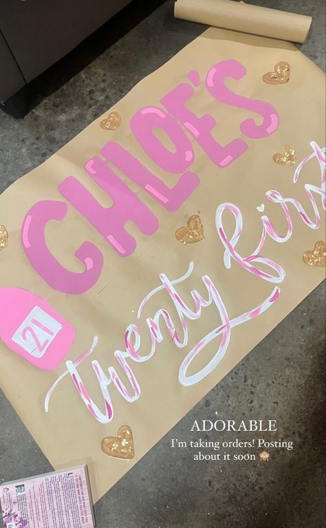 Brown Banner Graduation, Grad Party Brown Paper Sign, Grad Party Sign Ideas, Diy Bday Party Decorations, Grad Party Banner Painted, Painted Graduation Banner, Grad Banner Ideas, Brown Paper Birthday Banner, Prom Brunch