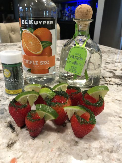 Crazy Alcoholic Drinks, Cute Liquor Drinks, Easy Achole Drinks, Liquor Drinks Aesthetic, Party Acholol Drinks, Fruity Acholol Drinks, Patron Drinks, Acholic Drinks, Alcholic Drinks