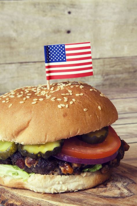 The Most Authentic American Food Street Food American, Usa Food Traditional, Usa Food Recipes, Abc Dates, Info Wall, American Food Recipes, Grease Theme, Wallpapers Food, American Hamburger