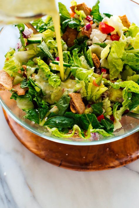 This mint dressing is SO refreshing and delicious! #saladdressing #mintdressing #mintrecipe Mint Dressing, Salad With Mint, Fattoush Salad, Favorite Salad, Mint Salad, Mint Recipes, Refreshing Salad, Raw Vegetables, Salad Dressing Recipes