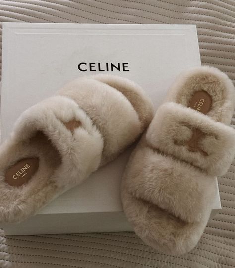 Tommy Fury, Fur Sliders, Fur Sandals, Fluffy Slippers, Slider Sandals, Fragrance Bottle, Motherhood Journey, Handbags Leather, First Daughter