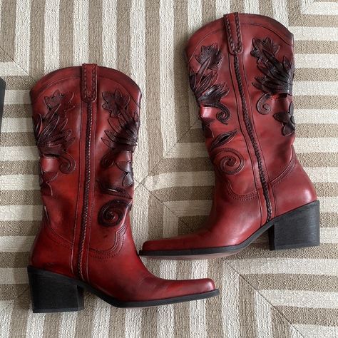 Red Slinger Carlos Santana Cowboy Boots. Cut Out Detailing. Size 7. New In Box. Never Worn. Red Cowboy Boots, Grad Ideas, Fashion Fashion, Cowboy Boots, Cowboy Hats, Heeled Boots, Black Red, Cowboy, Shoes Heels