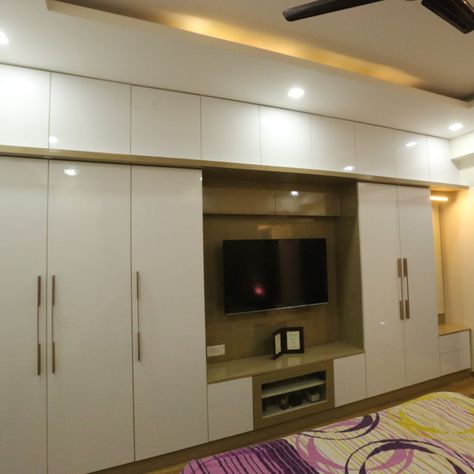 Closet Cupboards, Almirah Designs Bedrooms, Indian Bedroom Design, Tv Cabinet Design Modern, Modern Wardrobe Design, Tv Unit Bedroom, Design Closet, Bedroom Pop Design, Wardrobe Design Modern