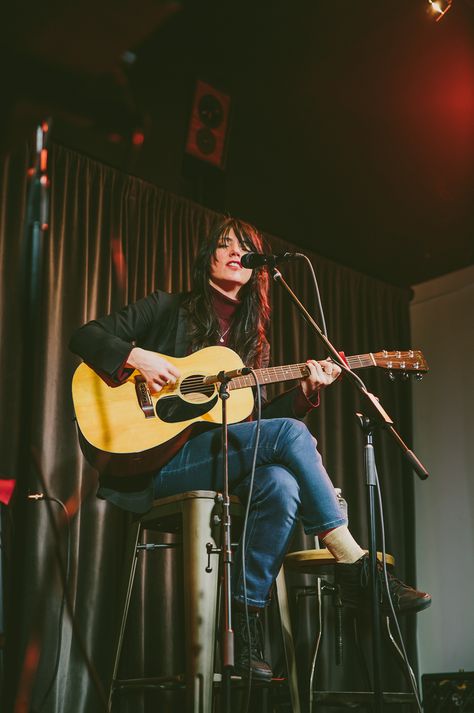 Sharon Van Etten Live at the Leon Loft in February 2019 Singing Performance, Performing Music Aesthetic, Women Singing, Singing In A Studio, Sharon Van Etten, Music Performance Aesthetic, Live Performance, Live Performance Aesthetic, Songwriter Aesthetic