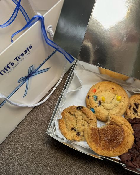 cookie deliveries is my favorite!! 🤍🍪 @tiffstreats . . . . #cookies #tiffstreats #cookiedelivery #cutecookies #tiffstreatscookies #atlantacookies #atlantainfluencer Cookie Delivery, Lifestyle Influencer, Cute Cookies, April 21, Beauty Lifestyle, Influencer, Fashion Beauty, My Favorite, Lifestyle