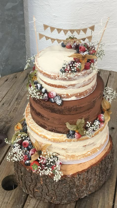 Wedding Cake Raspberry, Lemon Wedding Cakes, Raspberry Wedding, Fruit Wedding Cake, Vintage Pasta, Diy Wedding Cake, Wedding Cake Recipe, Chocolate Wedding Cake