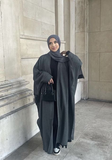 Abaya And Trainers, Abaya Fashion Casual, Hijabi Open Abaya Outfit, Abaya With Cardigan, Fashion Outfits With Hijab, Abaya Work Outfit, Fall Abaya Outfits, Eid Outfits Abaya, Muslim Eid Outfits