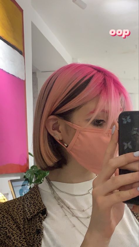 Partially Dyed Hair Short, Short Two Toned Hair, Two Tone Pink Hair, Hidden Hair Color, Korean Hair Color, Hair Color Streaks, Fluffy Hair, Hair Dye Colors, Hair Inspiration Color