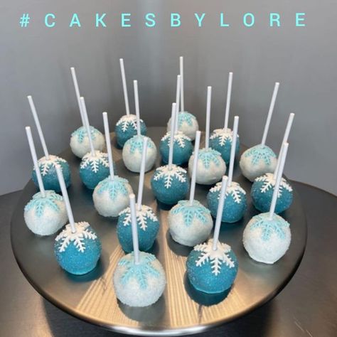 Cake Pops Designs, Frozen Dessert Table, Eloise Birthday, Snow Birthday Party, Frozen Cake Pops, Frozen Themed Party, Frozen Birthday Party Decorations, Disney Frozen Cake, Cake Pop Displays