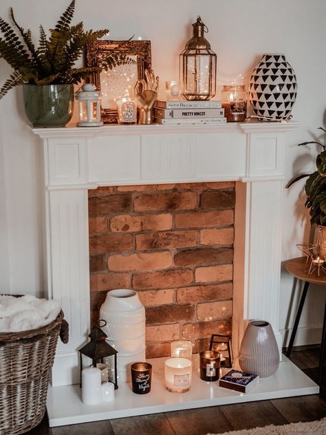 new year fireplace 1 Build A Faux Fireplace, Fake Fireplace Diy, Empty Fireplace Ideas, Diy Faux Fireplace, Fireplace Box, Modern Farmhouse Fireplace, Space Building, Faux Fireplace Mantels, Fireplace Mantel Surrounds