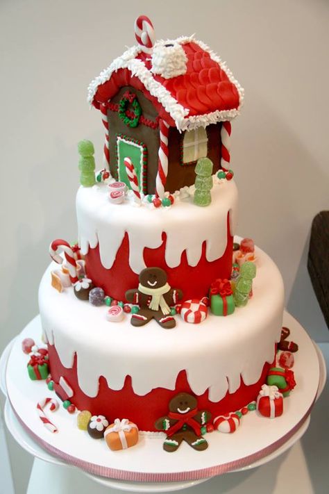 (119) Facebook Snow Cake, Christmas Themed Cake, Christmas Baking Recipes, Christmas Cake Designs, New Year's Cake, Christmas Cake Decorations, Xmas Cake, Winter Cake, Decorated Cakes