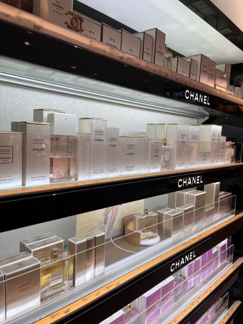 Perfume Shop Aesthetic, Open Aesthetic, Store Aesthetic, Gucci Perfume, Perfume Shop, Shop Aesthetic, Chanel Perfume, Makeup Store, White Aesthetic