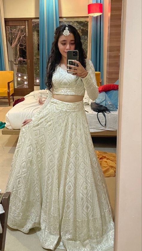 Indian Dress Up, Simple Lehenga, Trendy Outfits Indian, White Lehenga, Fashion Show Dresses, Indian Outfits Lehenga, Lehenga Designs Simple, Fancy Sarees Party Wear, Desi Fashion Casual