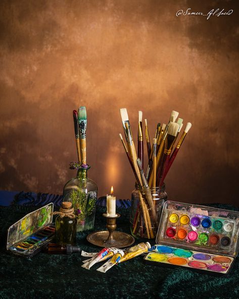 Watercolor & Brushes Painting Brushes Photography, Artist Drawing Photography, Gold Foil Art Canvas, Still Life Art Painting, Paint Brushes Photography, Painter Photography, Conceptual Artwork, Still Life Artists, Art Painting Supplies