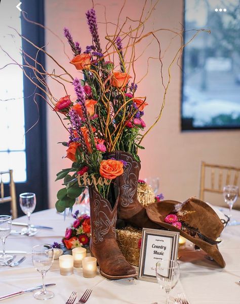 Texas Centerpiece Ideas, Boot Centerpieces Quinceanera, Texas Table Decorations, Texas Themed Party Decorations, Western Gala Decor, Wedding Ideas Western Theme, Texas Centerpieces, Western Centerpiece Ideas Cowboy Theme, Boots And Bling Party Theme