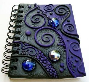 notebook cover ideas, POLYMER CLAY, MASA FLEXIBLE, PASTA FRANCESA, COLD PORCELAIN, CERNIT, PORCELANA FRIA, PASTA FLEXIBLE, BISCUIT, FIMO GIFT Purple Journal, Polymer Clay Books, Diy Notebook Cover, Diy Fimo, Clay Box, غلاف الكتاب, Book Cover Diy, Art Journal Cover, Diy Notebook